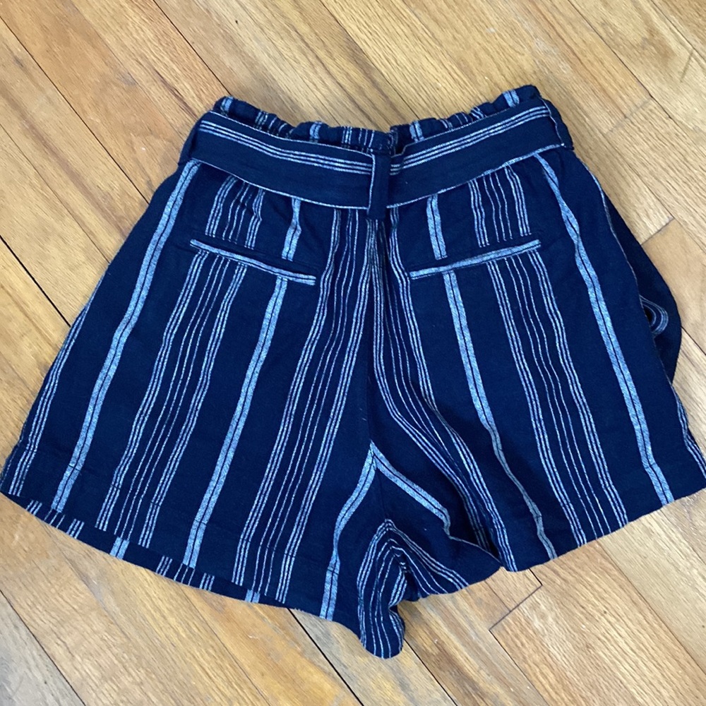 GAP High Rise Shorts - Picture 2 of 7